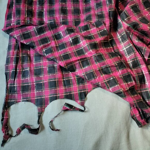 Vintage Plaid Christmas Fabric Red Black Gold Metallic 45" 2 Yds Lightweight - Picture 3 of 4